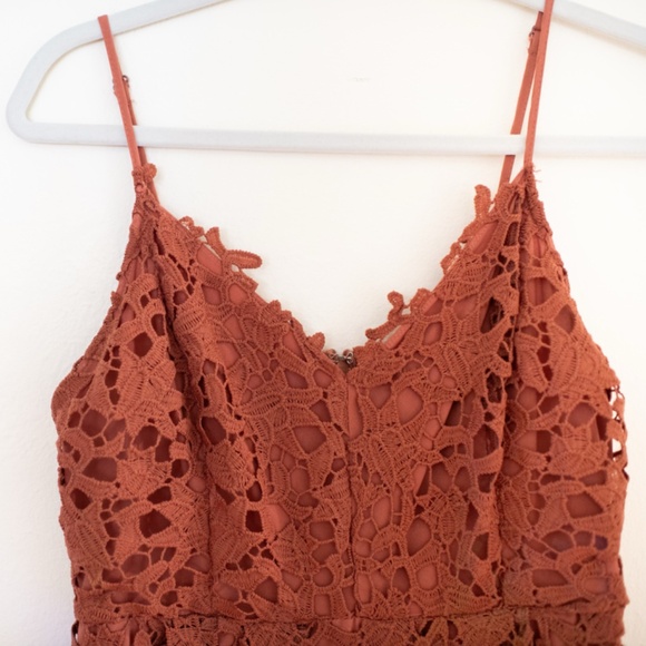 ASTR the Label Women's Sleeveless Lace Fit & Flare Midi Dress - Picture 3 of 6